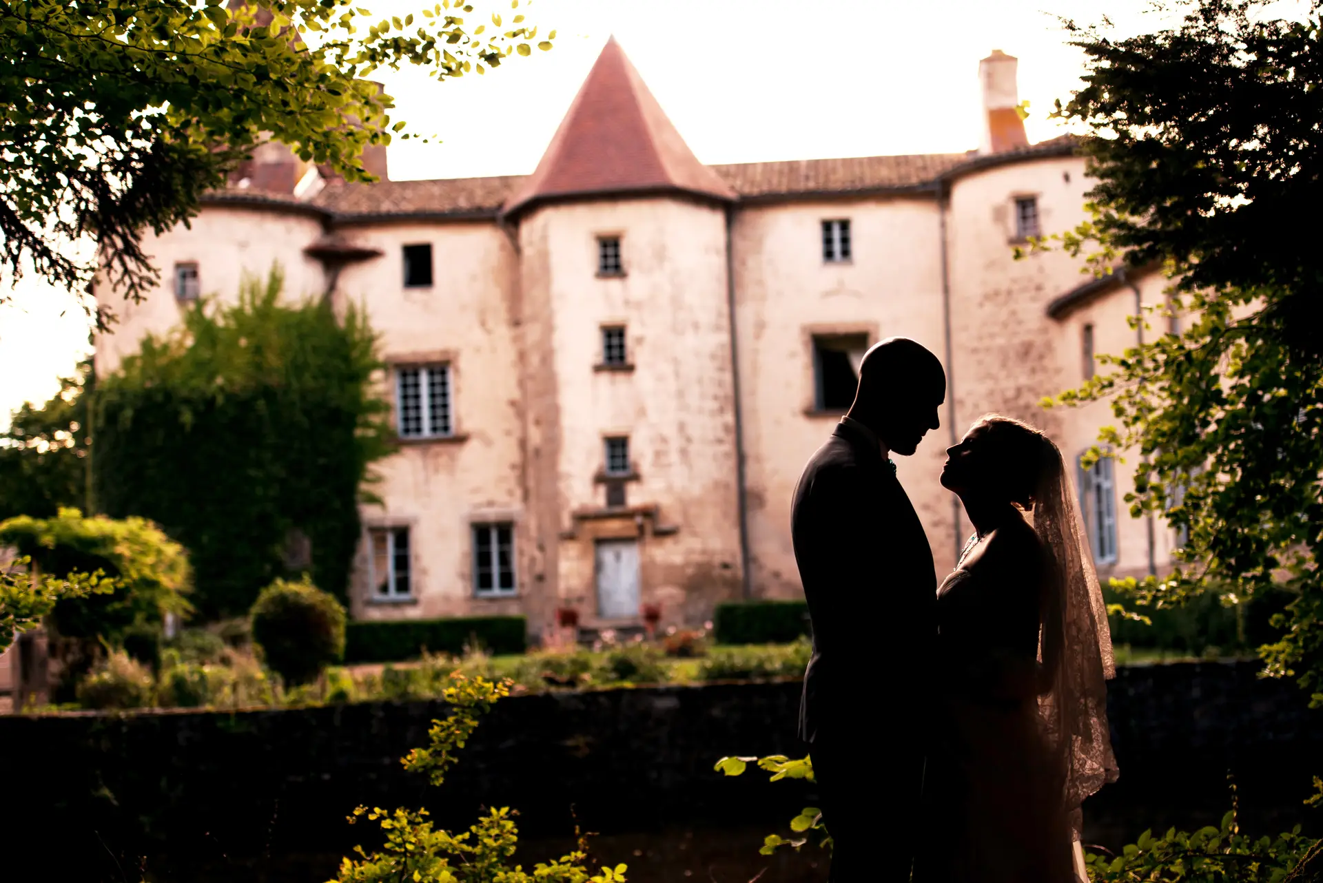 Mariage en auvergne Clermont-Ferrand - chateau des Martinanches - Photographe séance photos couple
