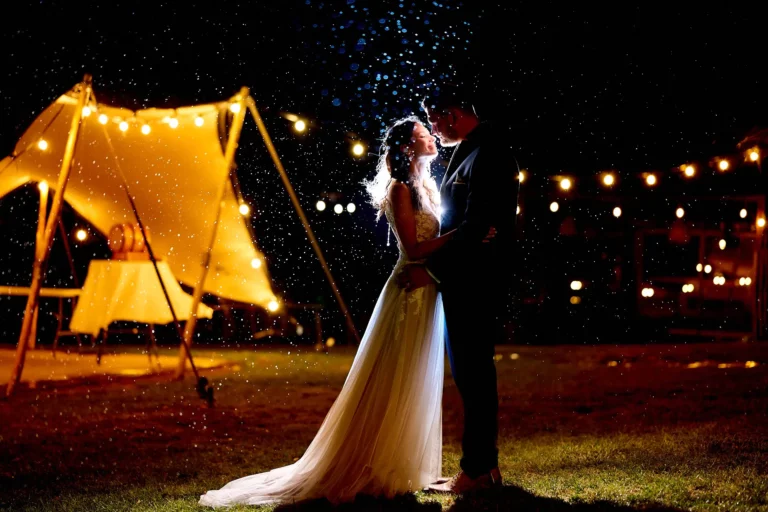 Chateau de Bois Rigaud Mariage - Photographe de mariage en Auvergne à Issoire - séance photo couple sous la pluie