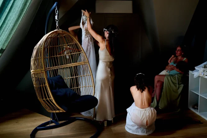 Chateau de Bois Rigaud Mariage - Photographe de mariage en Auvergne à Issoire - la robe de mariée