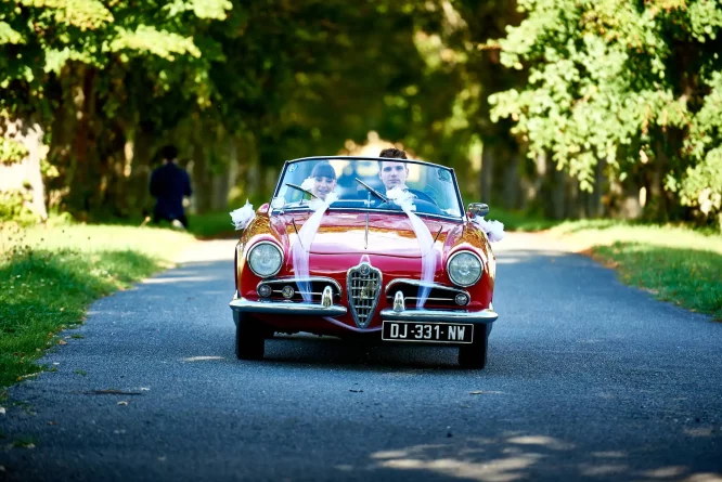 photographe clermont-ferrand arrivée des mariés en voiture