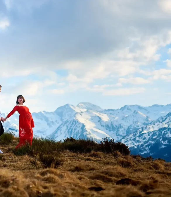 photographe grossesse clermont-ferrand séance photo dans les montagnes enneigées