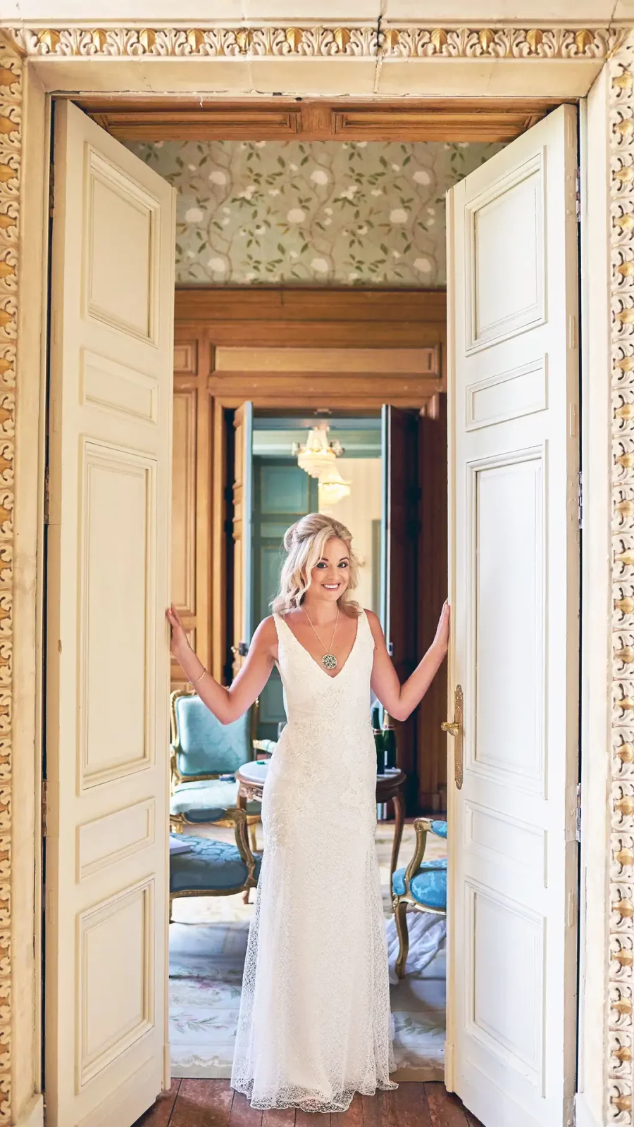 Chateau de la Durantie mariage - Mariée portrait dans la chambre