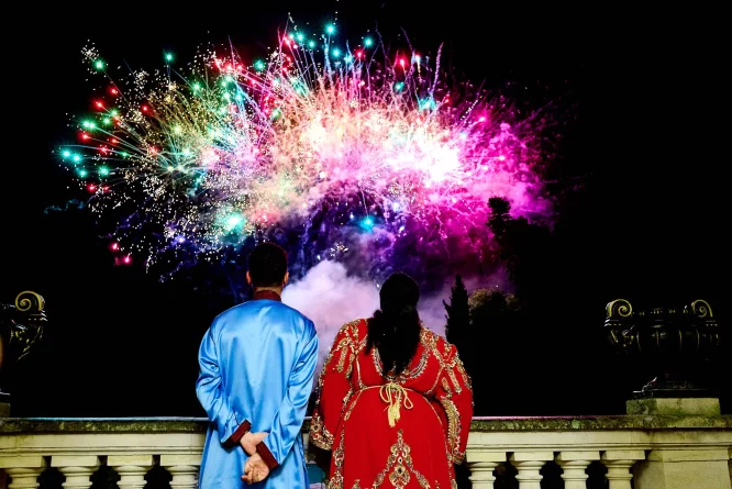 Photographe Mariage oriental Clermont-Ferrand Auvergne - les mariés en tenue orientale - feu d'artifice château la canière